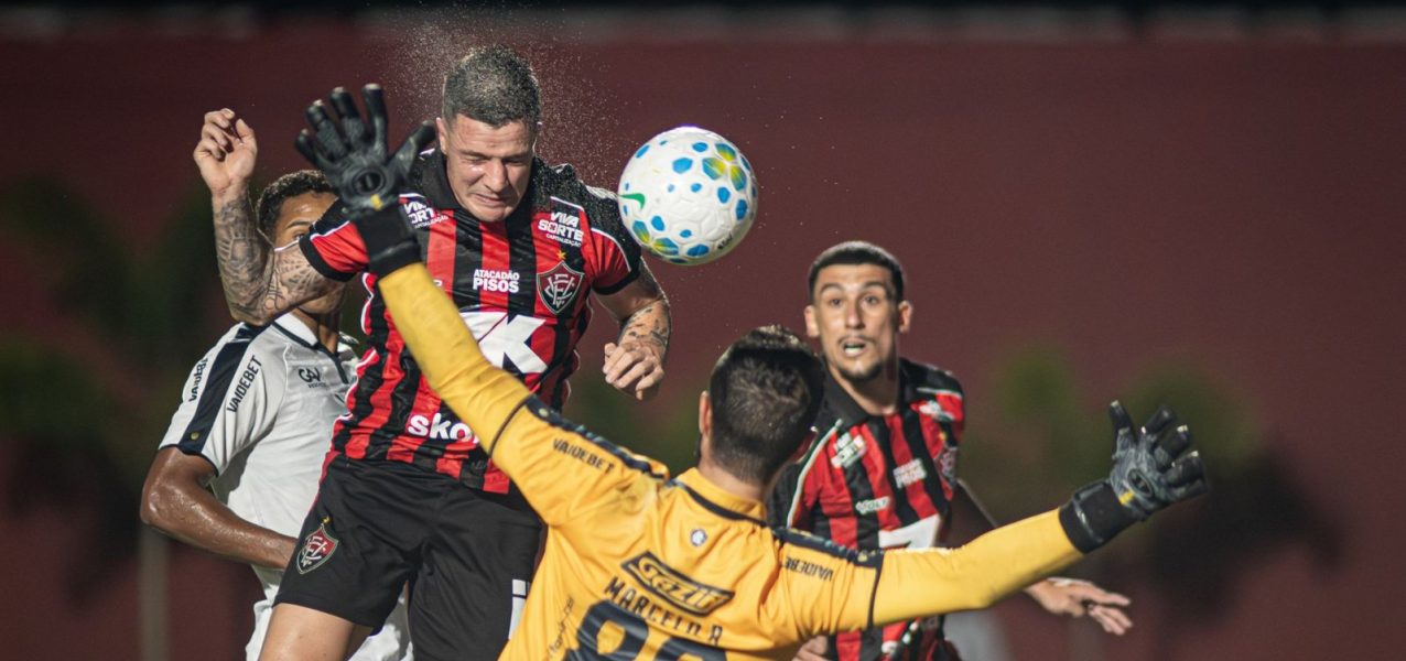 176923vitoria-bate-o-remo-no-barradao-na-estreia-do-campeonato-brasileiro-3