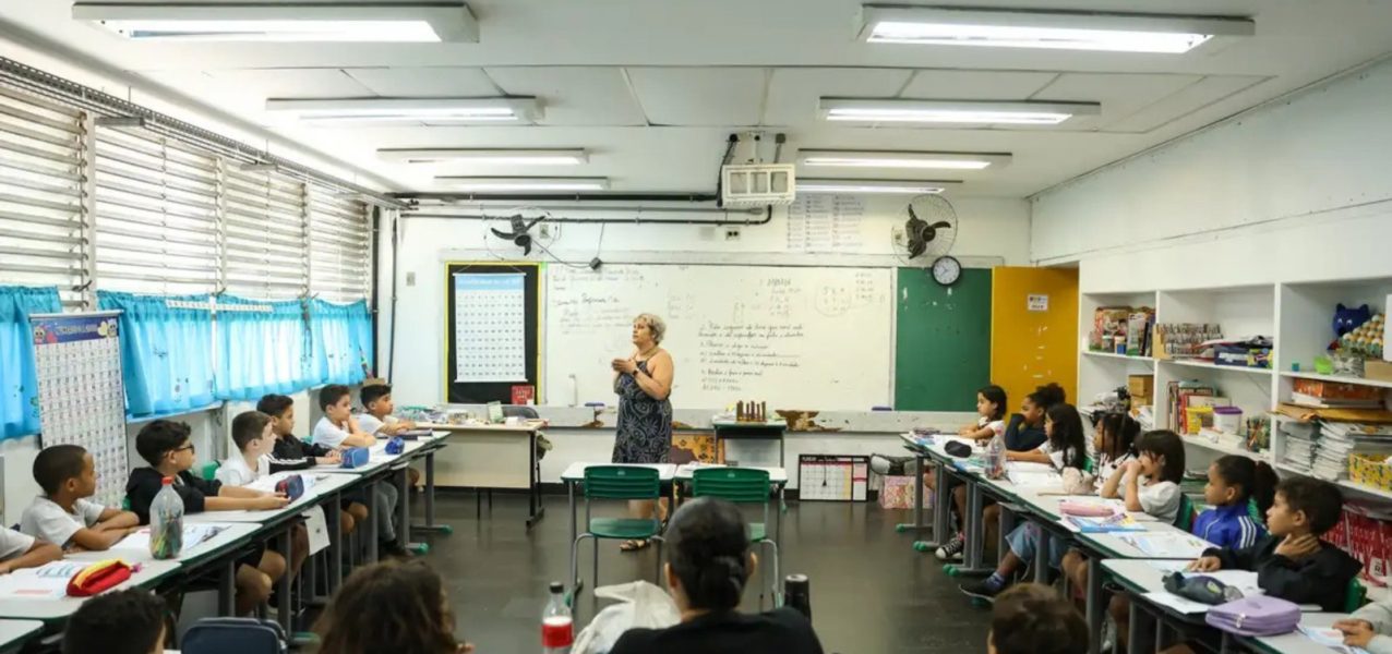 177162professores-da-educacao-basica-podem-ter-jornada-reduzida-para-30-horas-semanais-entenda-3