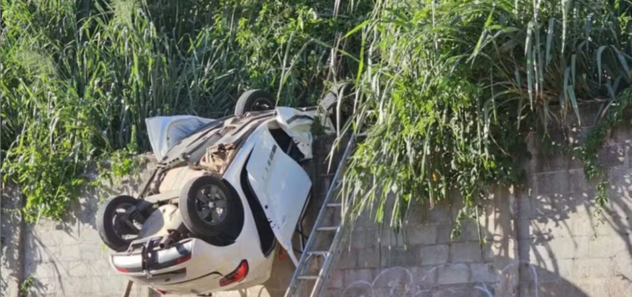 179521carro-cai-de-estacionamento-de-predio-em-salvador-e-deixa-adolescente-preso-as-ferragens-3