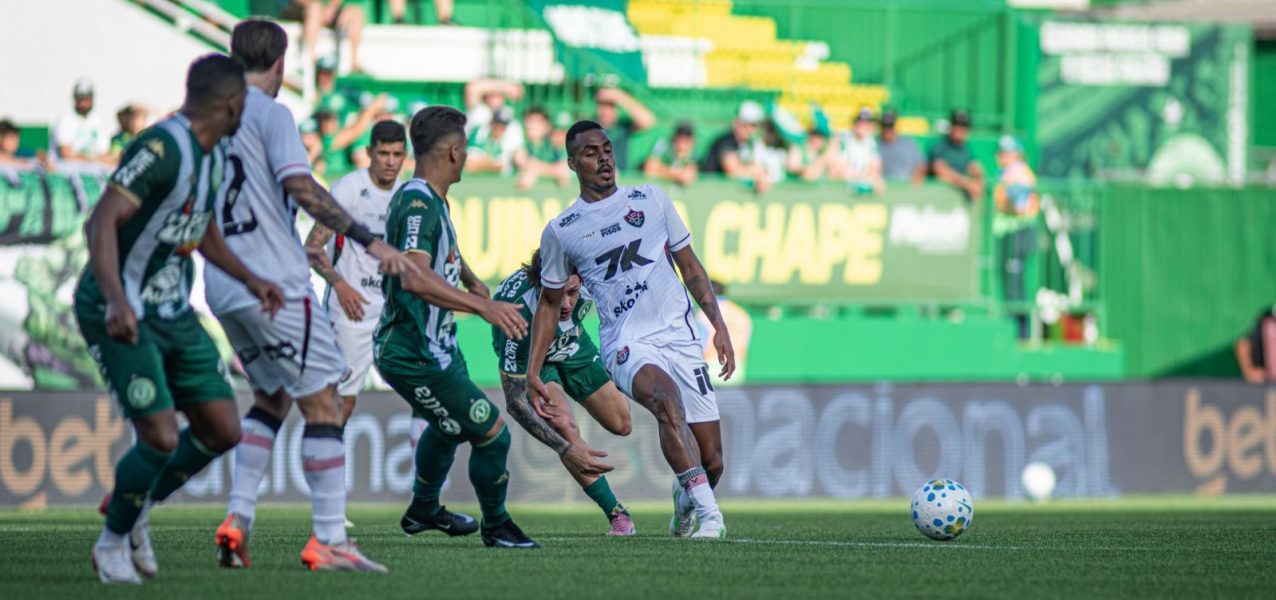 180548com-um-jogador-a-menos-vitoria-empata-com-a-chapecoense-fora-de-casa-3