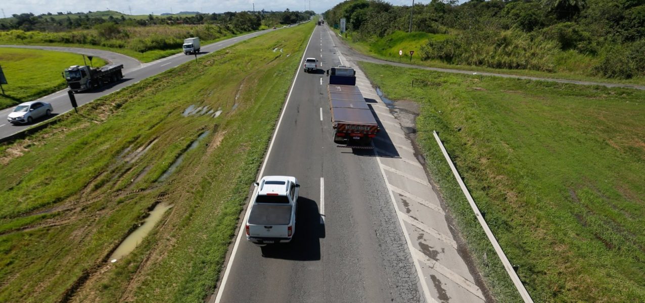 183836carreta-interdita-trecho-da-br-324-proximo-a-simoes-filho-nesta-sexta-3 183836carreta-interdita-trecho-da-br-324-proximo-a-simoes-filho-nesta-sexta-3