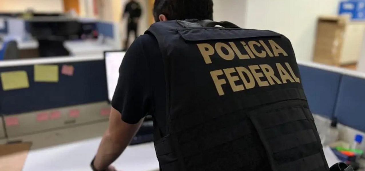 185810pf-deflagra-operacao-contra-suspeitas-de-irregularidades-em-contrato-de-r-88-milhoes-da-educacao-em-serrinha-3 185810pf-deflagra-operacao-contra-suspeitas-de-irregularidades-em-contrato-de-r-88-milhoes-da-educacao-em-serrinha-3